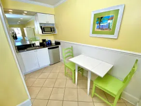 Pet-friendly, 3 Blocks to Beach, Pool, #106 - Image 4