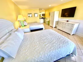 Pet-friendly, 3 Blocks to Beach, Pool, #106 - Image 3
