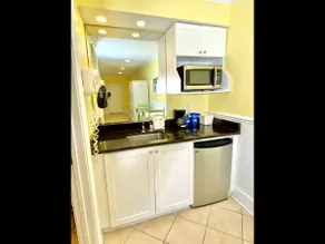 Pet-friendly, 3 Blocks to Beach, Pool, #107 - Image 5