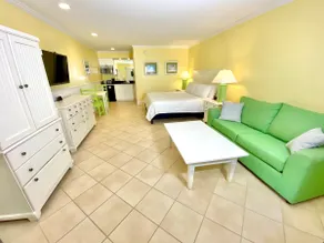 Pet-friendly, 3 Blocks to Beach, Pool, #108 - Image 3