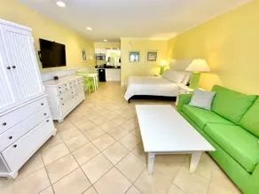 Pet-friendly, 3 Blocks to Beach, Pool, #108 - Image 4