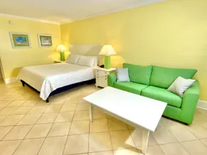 Pet-friendly, 3 Blocks to Beach, Pool, #108 - Image 5