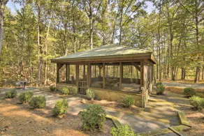 Couples Cabin - 5 Mi to DT Berkeley Springs! - Image 3