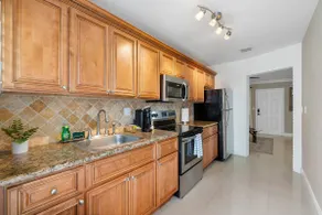 Family Compound🏠Tiki Hut/Close to Beach👙King Beds🛏️No Pet Fee ❤️ - Image 5