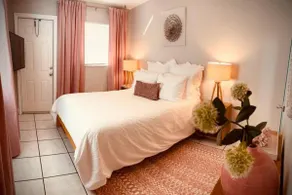 01 Coastal Glam 2BR · FLL, Beach & Las Olas - Image 2