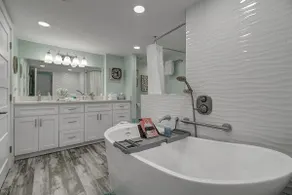 Steps To The Sea | Penthouse with Ocean Views - Image 4