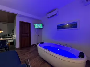 Pyxis with Bathtub (Bungalow 4) - Ibiraquera - Image 2