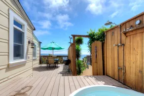 Sunny Beach Cottage with Amazing Views - Image 2