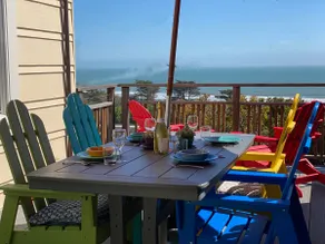 Sunny Beach Cottage with Amazing Views - Image 3