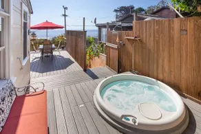 Sunny Beach Cottage with Amazing Views - Image 4