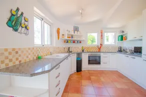 Villa Vale Verde 5 Bedroom Villa, 10 min walk to - Image 2