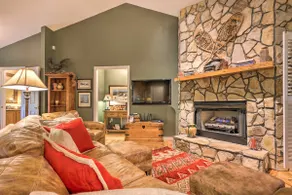 Screened Porch + 3 Decks: Beech Mountain Cabin - Image 4
