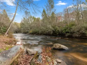 Falcons Nest - Kæledyrsvenlig | River Front Hjem | Udendørs Fire Pit | Fightingtown Creek - Image 5