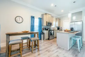 Charming Home: Pet-Friendly Haven with Yard - Image 2