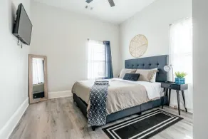 Charming Home: Pet-Friendly Haven with Yard - Image 5