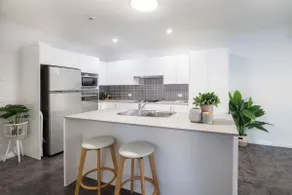 Este apartamento en planta baja muy bien presentado es totalmente autónomo e incluye todos los modernos - Image 2
