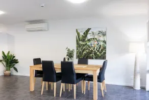 Este apartamento en planta baja muy bien presentado es totalmente autónomo e incluye todos los modernos - Image 4