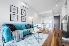 Elegant 2BR@Footscray Station - Image 3