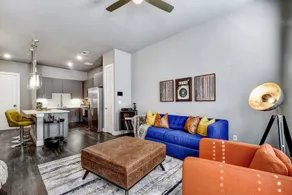Walk to Riverwalk | Luxury Downtown Apt | King Bed - Image 2