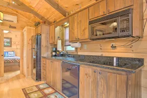 Year-Round Adventure! Rustic Cabin in Mill Spring - Image 2