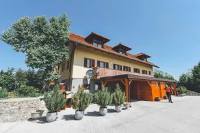 One Bedroom Apartment Silvester with Onsite Wellness - Image 2