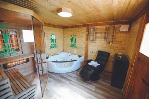 One Bedroom Apartment Silvester with Onsite Wellness - Image 3