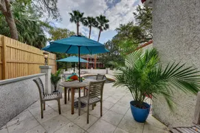 4 bed 5 bath, with Pool, 3 houses from Beach - Image 2