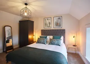 Host & Stay - Middle Farmhouse - Image 3