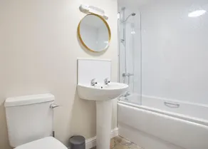 Host & Stay - Middle Farmhouse - Image 4