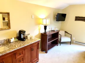 Queen Suite, Living Room, 2 TVs -Spring House 2 - Image 5