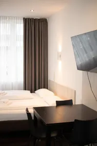 Studio apartment with accessible bathroom - Image 2