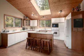 Falcon Cabin | 4BR | Pet Friendly + Pool Table - Image 2