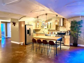 Stunning Bungalo-style Loft in Albany's Warehouse District! - Image 3