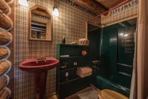 Raffetto Suite-Comfort-Cabin-Private Bathroom - Image 3