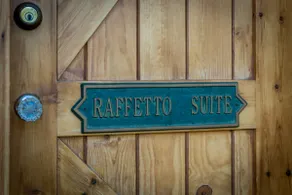 Raffetto Suite-Comfort-Cabin-Private Bathroom - Image 4