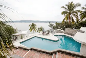 7BR Impressive LAKE house with pool CLEANING and cook included - Image 5