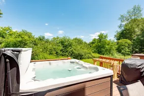 Ski-In/Out Dog Friendly Townhome with Lake Access - Image 3