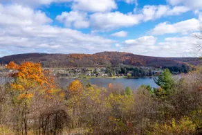 Ski-In/Out Dog Friendly Townhome with Lake Access - Image 4