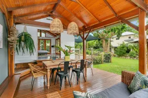 Lazenby Lodge - Stunning Private Pool - Image 3