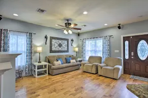 Waveland Family House, 4-Minute Drive to the Beach - Image 4