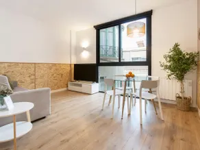 11 Bright and comfortable apartment with balcony in Gracia - Image 2
