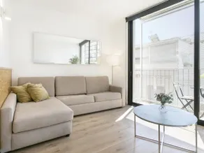 22 Modern and chic apartment in Gracia - Image 3