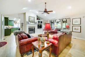 Bella Vista Lakehouse w/ Hill Tram, Deck & Views! - Image 4