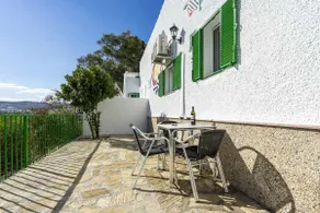 Magnífico apartamento vacacional con terraza, jardín y barbacoa | Vistas al mar - Image 2