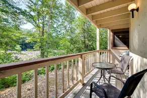 Riverfront Lincoln Condo w/ Patio + Pool Access! - Image 2
