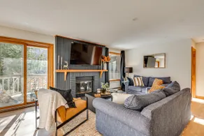 Riverfront Lincoln Condo w/ Patio + Pool Access! - Image 4