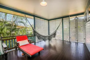 On Agnes Time • Central Beach House for 10 • BBQ - Image 5