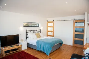 Croft 7 Geary Self Catering Studio - Image 4