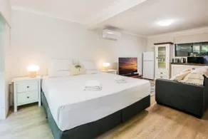 Merindah • Pet-Friendly • Central 4BDR for 10 - Image 3