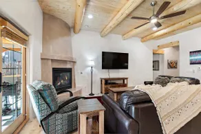 Bonita - Spacious Home, Walk to the Plaza - Image 3